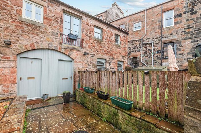 2 Bedroom Mews For Sale In High Street, Linlithgow, EH49