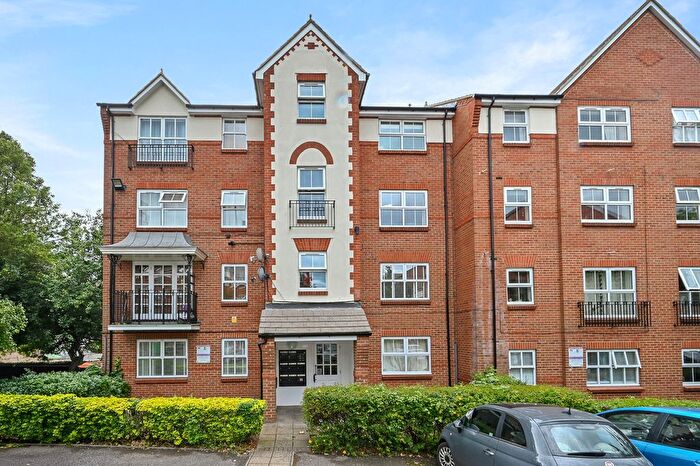1 Bedroom Flat For Sale In Shaftesbury Gardens, London, NW10
