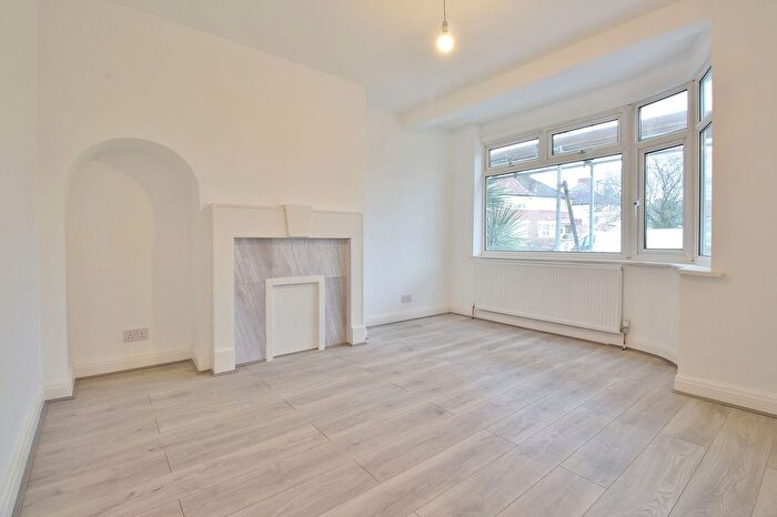 3 Bedroom Semi Detached House To Rent In Abinger Gardens, Isleworth, TW7