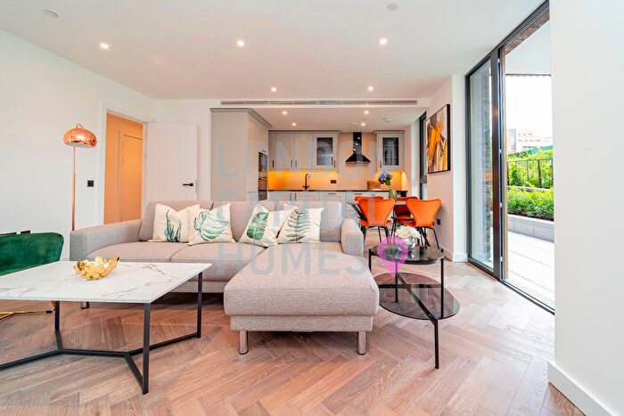 2 Bedroom Flat To Rent In Merino Garden, London, E1W