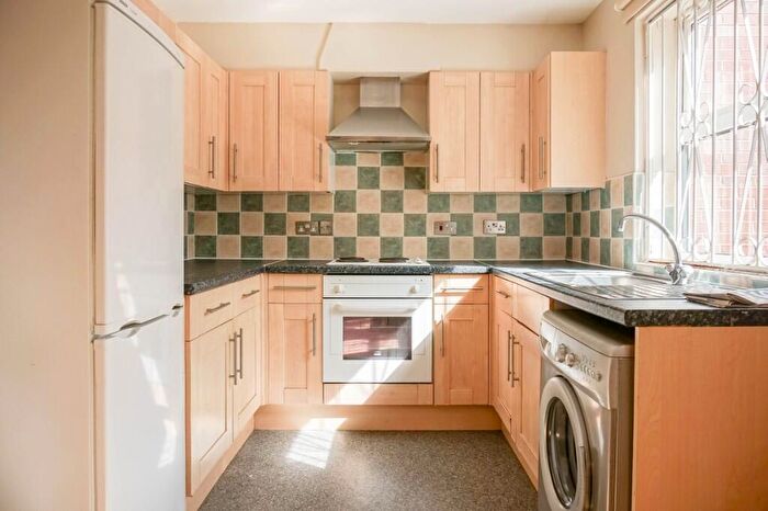 3 Bedroom Apartment To Rent In Flat, Welton Road, Leeds, West Yorkshire, LS6