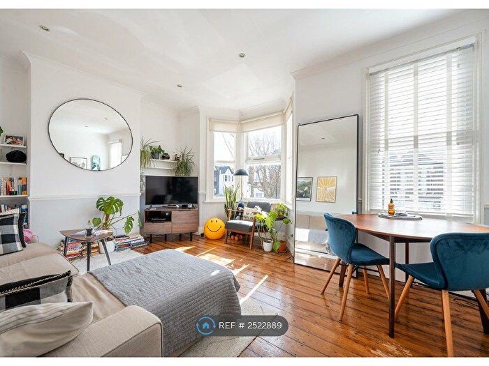 2 Bedroom Flat To Rent In Orford Road, London, E17