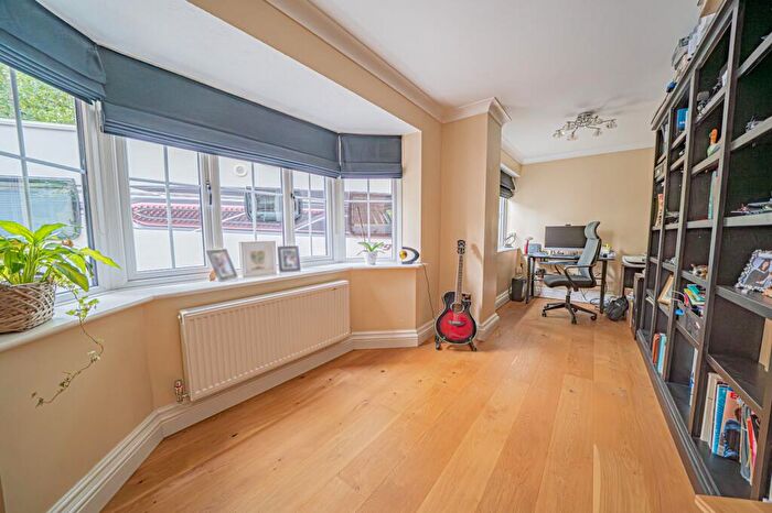5 Bedroom Detached House For Sale In Grovefield Crescent, Balsall Common, CV7