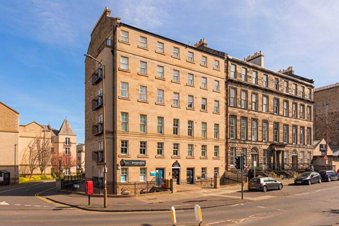 2 Bedroom Flat For Sale In / Annandale Street, Edinburgh, EH7