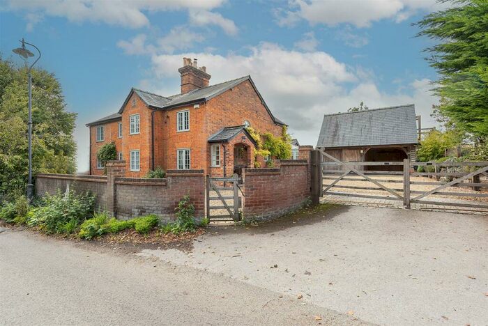6 Bedroom Detached House To Rent In East Street, Lilley, Hertfordshire, LU2
