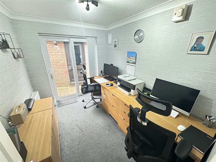 4 Bedroom Detached House For Sale In Palmers Croft, Chelmsford, CM2