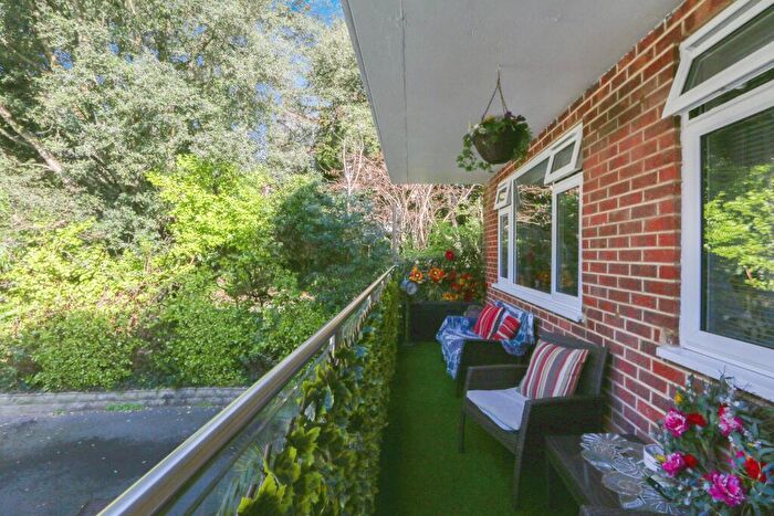 2 Bedroom Flat For Sale In Dean Park Road, Bournemouth, Dorset, BH1
