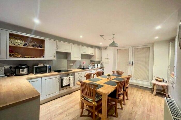 2 Bedroom Maisonette To Rent In Rye Road, Hawkhurst, Cranbrook TN18