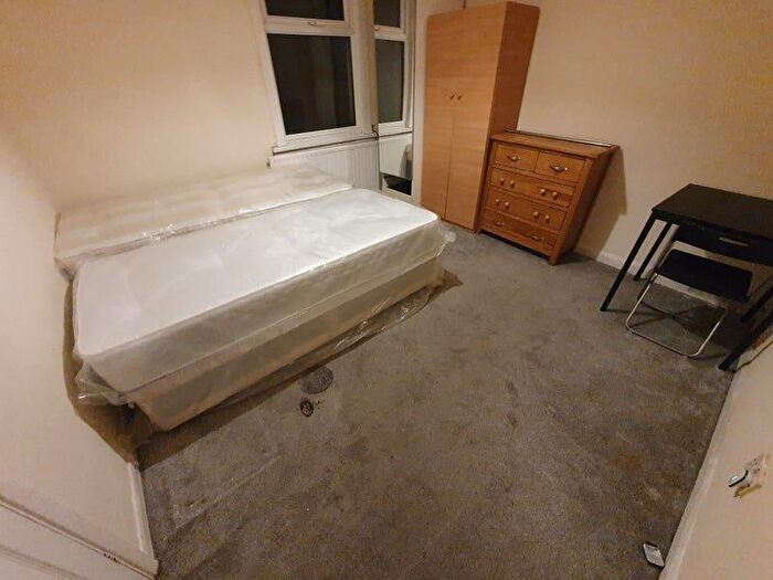 3 Bedroom Flat To Rent In Romford Road, London, E12