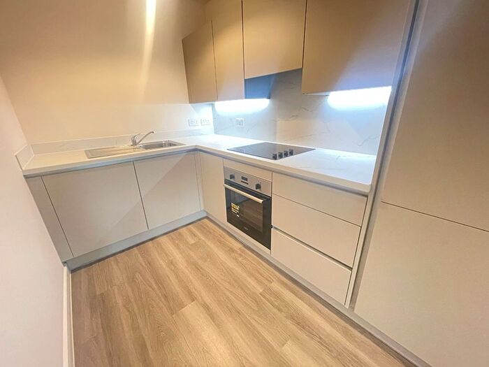 4 Bedroom Flat To Rent In Golders Gardens, London, NW11