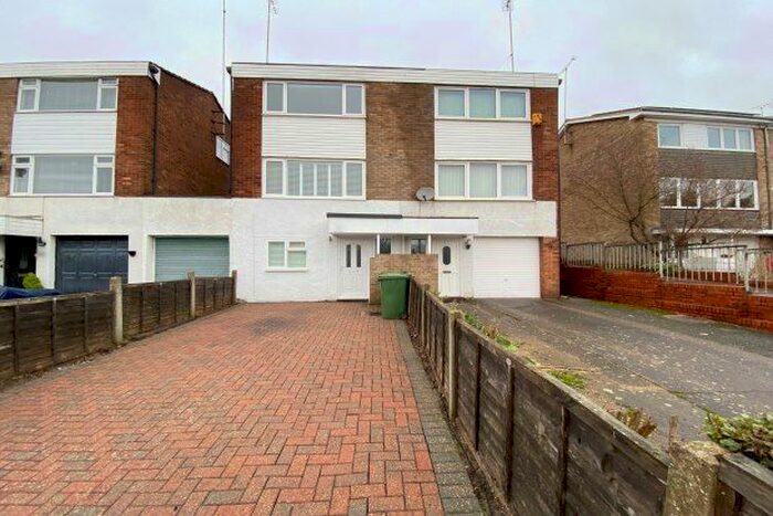 4 Bedroom Town House To Rent In Borkwood Park, Orpington, BR6