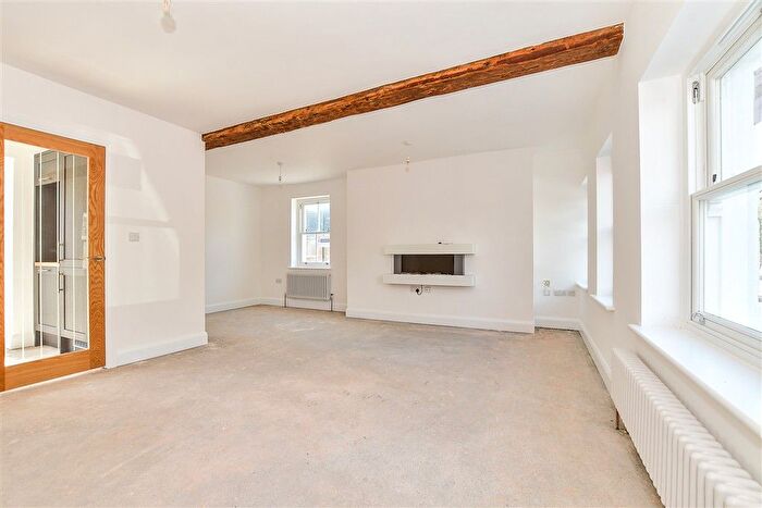 2 Bedroom Property For Sale In Park Street, Lydd, Kent, TN29