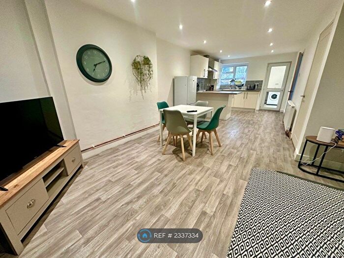 3 Bedroom Semi-Detached House To Rent In School Cottage, Wolverhampton, WV10