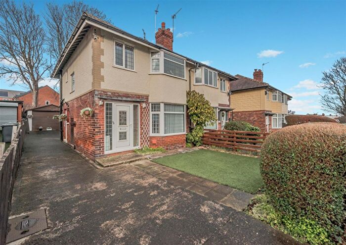 3 Bedroom Semi Detached House For Sale In Moorfield Road, Leeds, LS12
