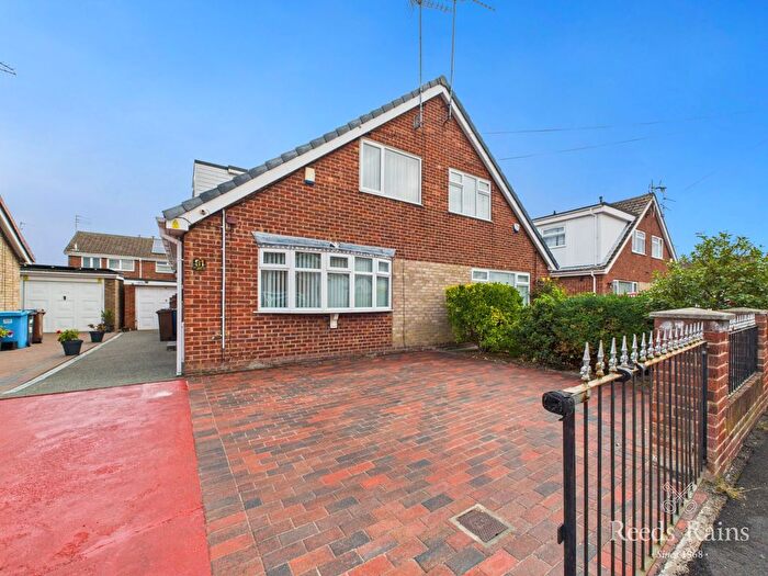 3 Bedroom Semi-detached House For Sale In Thorndale, Hull, East Yorkshire, HU7