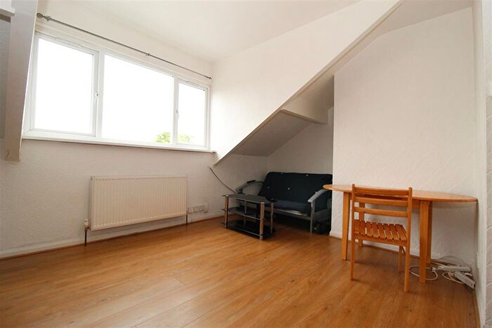 1 Bedroom Flat To Rent In Clifton Avenue, Harehills, LS9