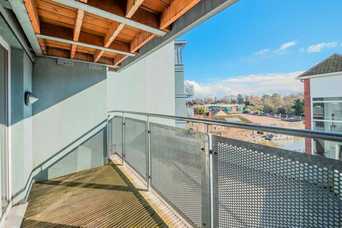 1 Bedroom Flat To Rent In Western House, Brentford, TW8