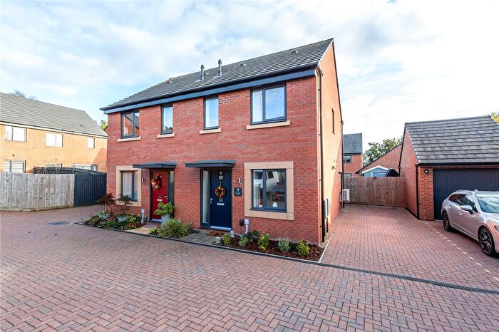 2 Bedroom Semi-detached House For Sale In Piccadilly Close, Priorslee, Telford, Shropshire, TF2