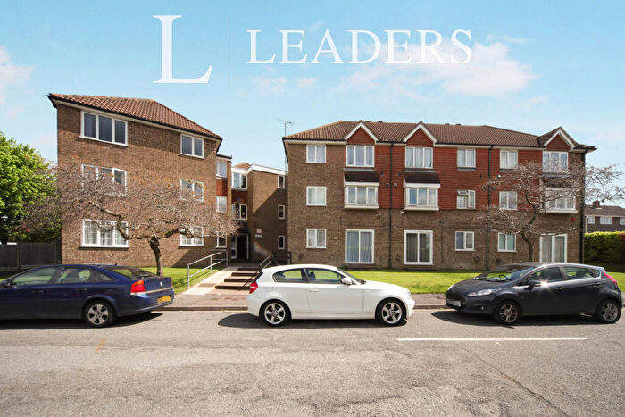 1 Bedroom Flat To Rent In Abbey Mews Lowther Road -, LU6