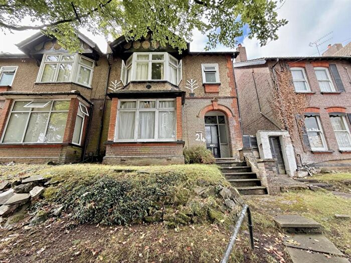 7 Bedroom Semi-Detached House For Sale In London Road, Luton, LU1