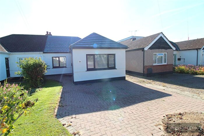 2 Bedroom Bungalow For Sale In Hilary Crescent, Rayleigh, Essex, SS6