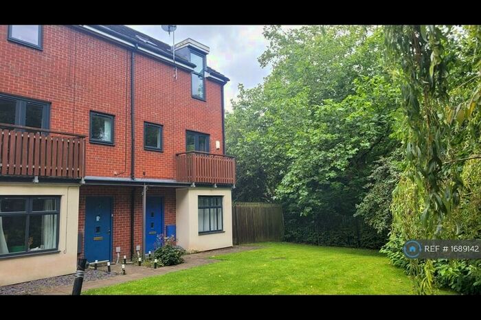 3 Bedroom End Of Terrace House To Rent In Queensmere Drive, Swinton, Manchester, M27