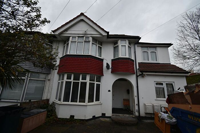 3 Bedroom Flat To Rent In Eskdale Avenue, Northolt, UB5