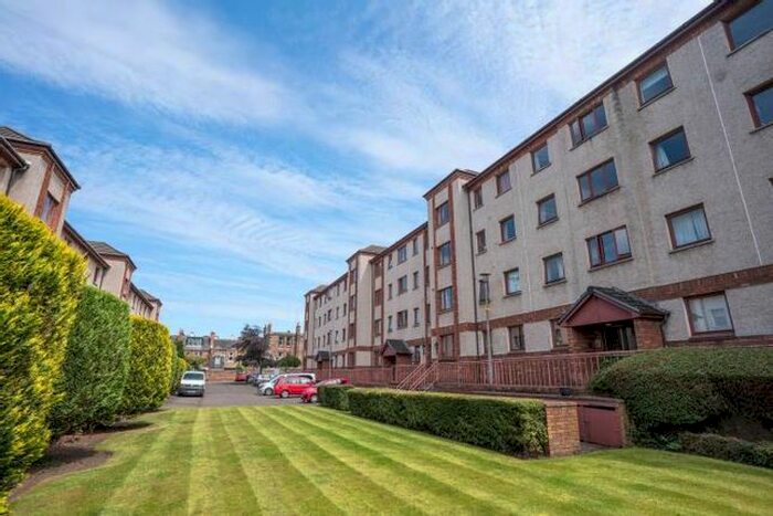 2 Bedroom Flat To Rent In Hawthornden Place, EH7