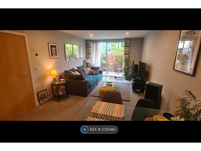 2 Bedroom Flat To Rent In Gisbey House, Isleworth, TW7