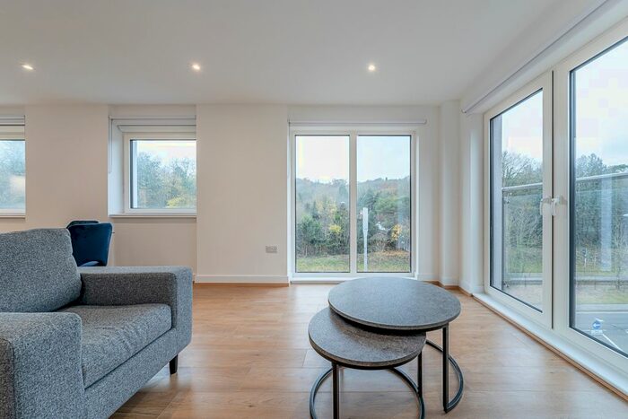 2 Bedroom Flat To Rent In Well Farm Road, Whyteleafe, CR3