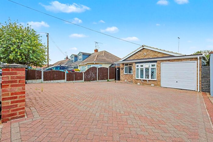 3 Bedroom Detached Bungalow For Sale In Chestnut Close, Hockley, SS5