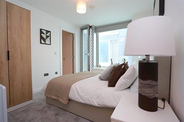 3 Bedroom Apartment For Sale In Great Ducie Street, M3 - Photo 12