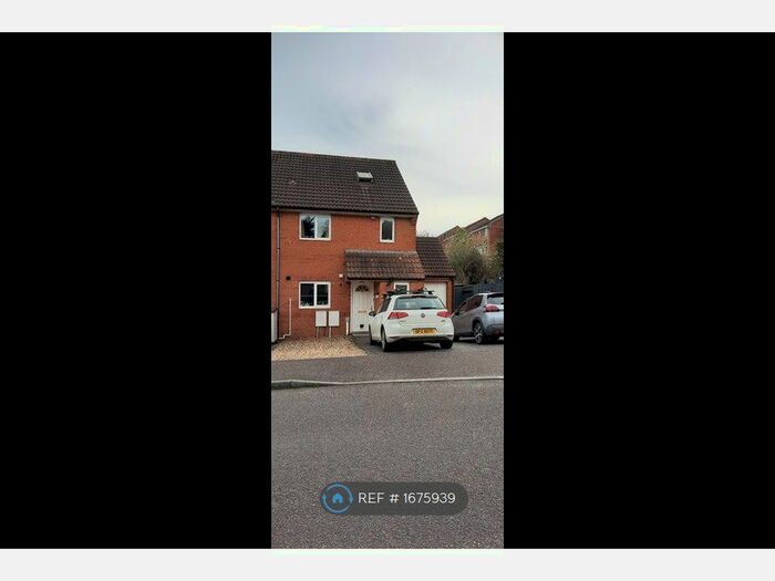 4 Bedroom Semi-Detached House To Rent In Byron Way, Exmouth, EX8