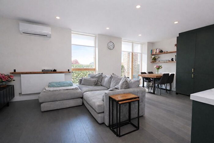 2 Bedroom Flat For Sale In Stafford Road, Wallington, SM6