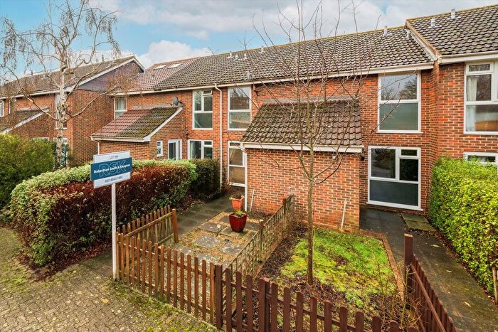 2 Bedroom Property To Rent In Aspen Close, London, W5