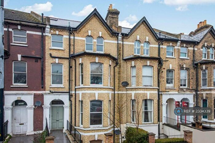 3 Bedroom Flat To Rent In Farquhar Road, Crystal Palace, SE19
