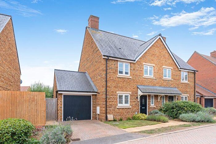 3 Bedroom Semi-Detached House For Sale In Cotefield Drive, Bodicote - Stone-built Property, OX15