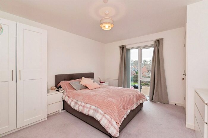 1 Bedroom Flat For Sale In Goldington Crescent, Billericay, Essex, CM12