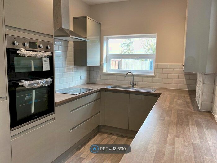 3 Bedroom Terraced House To Rent In Beehive Lane, Chelmsford CM2