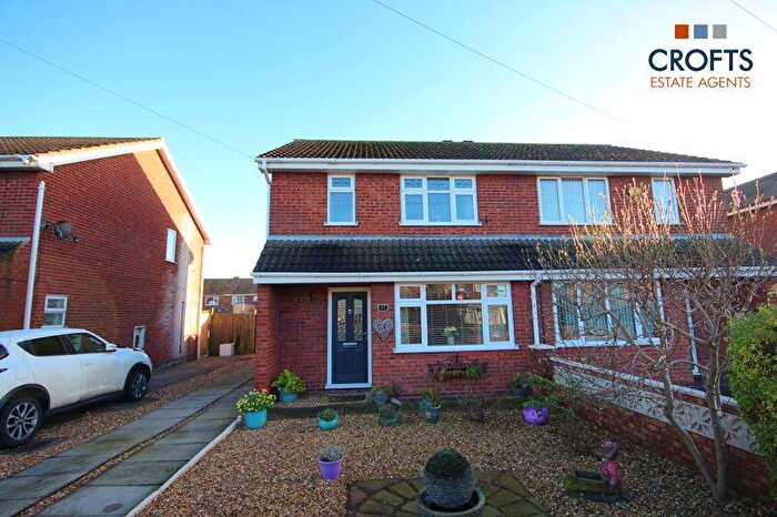 3 Bedroom Semi-Detached House For Sale In Ferndown Drive, Immingham, DN40