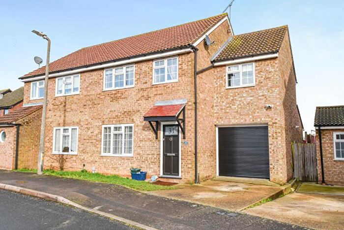 4 Bedroom Semi Detached House For Sale In Wagtail Drive, Heybridge, CM9