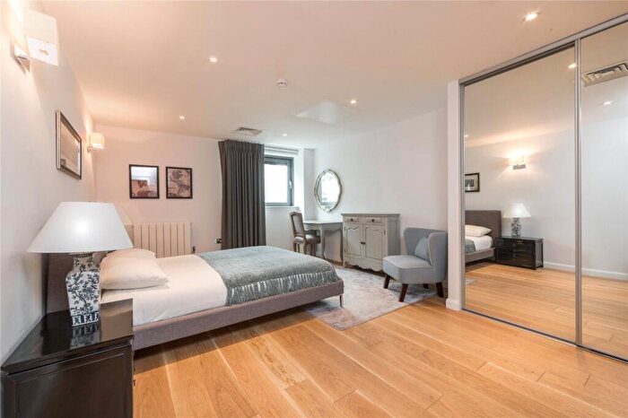 4 Bedroom Flat To Rent In Millharbour, Millwall, E14
