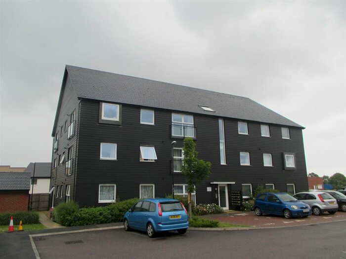 2 Bedroom Flat To Rent In Hither Fields, Gravesend, Kent, DA11
