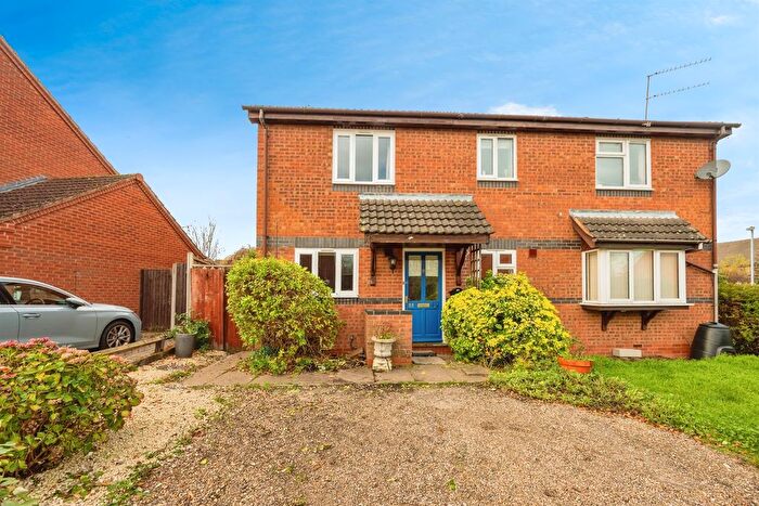 2 Bedroom Semi-Detached House For Sale In Hoskyns Avenue, Worcester, WR4