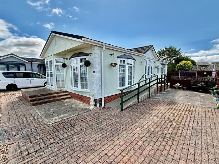 2 Bedroom Park Home For Sale In Whittington Road, Oswestry, SY11
