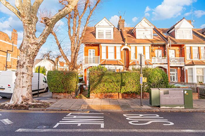 2 Bedroom Flat For Sale In Priory Road, Crouch End, N8