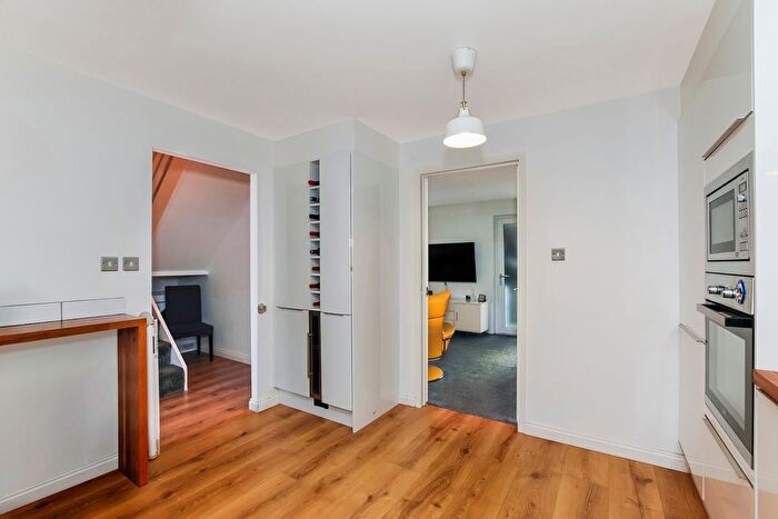 3 Bedroom End Of Terrace House For Sale In Cluny Place, Glenrothes, KY7