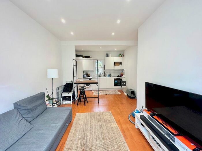 2 Bedroom Flat To Rent In Ifield Road, Chelsea, London, SW10