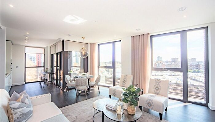 2 Bedroom Flat To Rent In Charles Clowes Walk, London, SW11