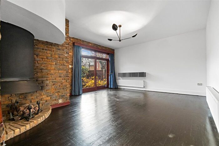 3 Bedroom Mews To Rent In Wavel Mews, South Hampstead, NW6